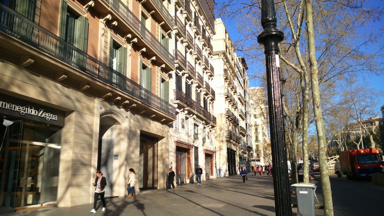 Коммерческая недвижимость в Барселоне, Испания, 1 600 м2 - фото 1