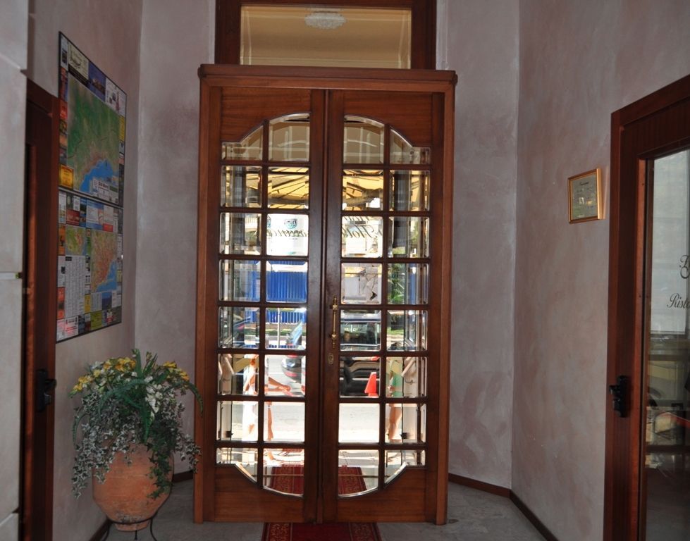 Отель, гостиница в Сан-Ремо, Италия, 1 000 м² - фото 7