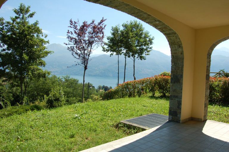 Апартаменты у озера Комо, Италия, 40 м2 - фото 1