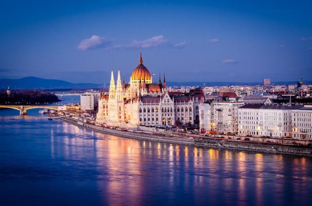 Отель, гостиница в Будапеште, Венгрия, 20 000 м2 - фото 1