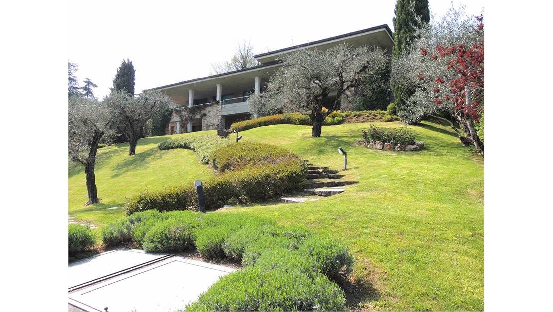 Вилла у озера Гарда, Италия, 750 м² - фото 2