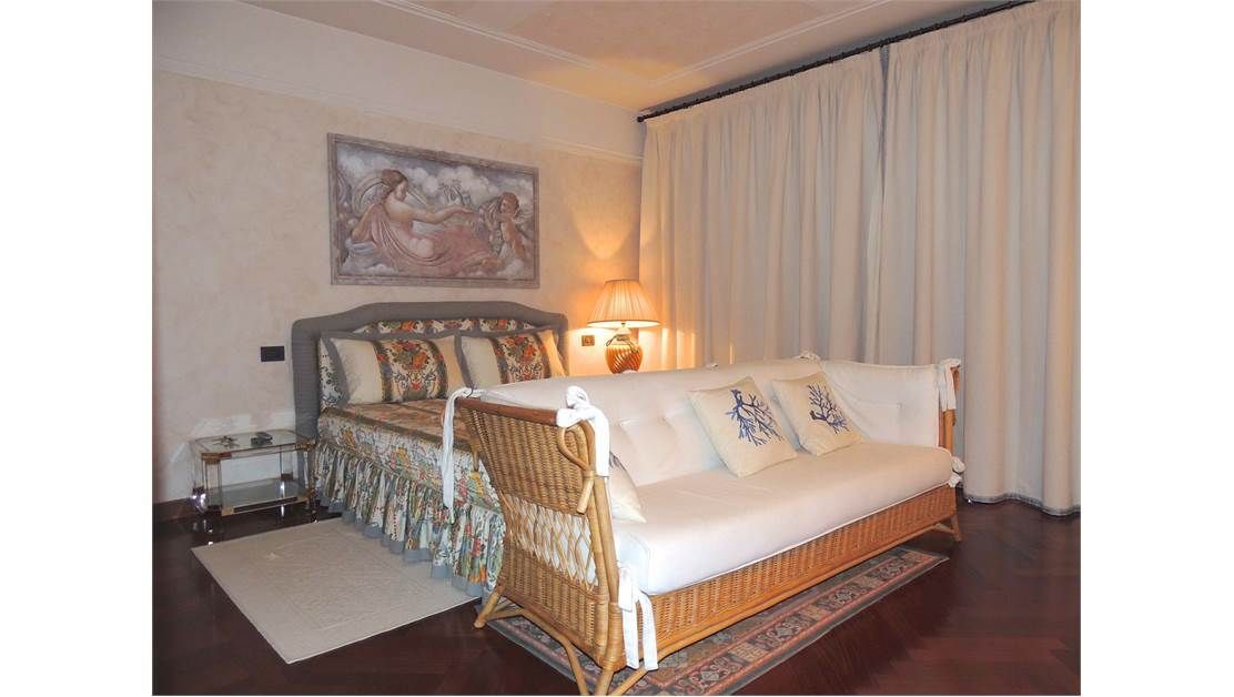 Вилла у озера Гарда, Италия, 750 м² - фото 9