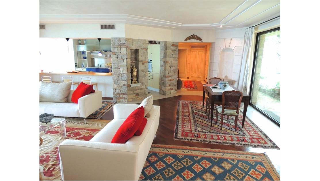 Вилла у озера Гарда, Италия, 750 м² - фото 8