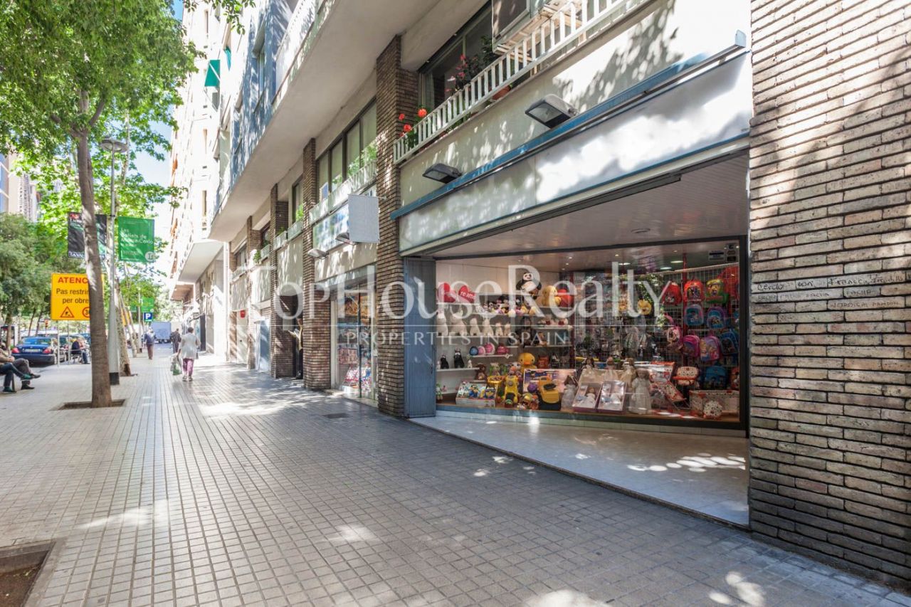 Магазин в Барселоне, Испания, 460 м2 - фото 1