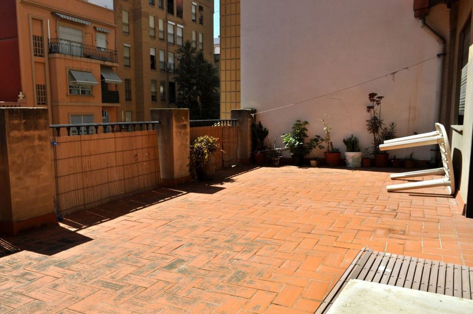 Коммерческая недвижимость в Валенсии, Испания, 540 м2 - фото 1