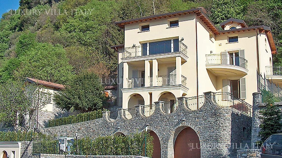 Дом у озера Комо, Италия, 7 000 м2 - фото 1