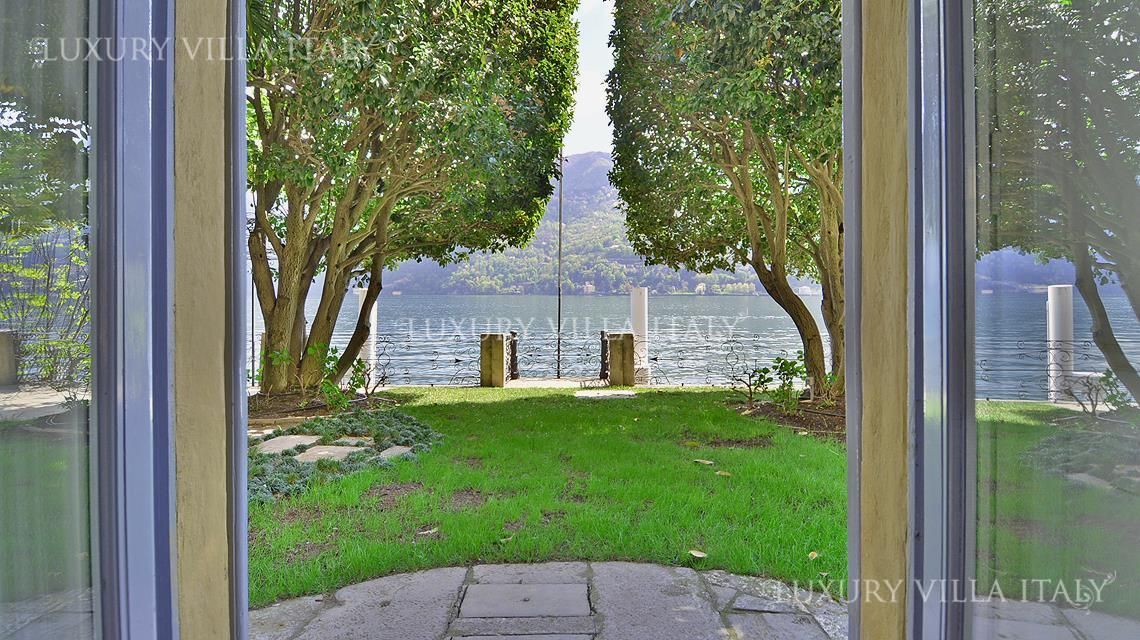 Дом у озера Комо, Италия, 850 м2 - фото 1