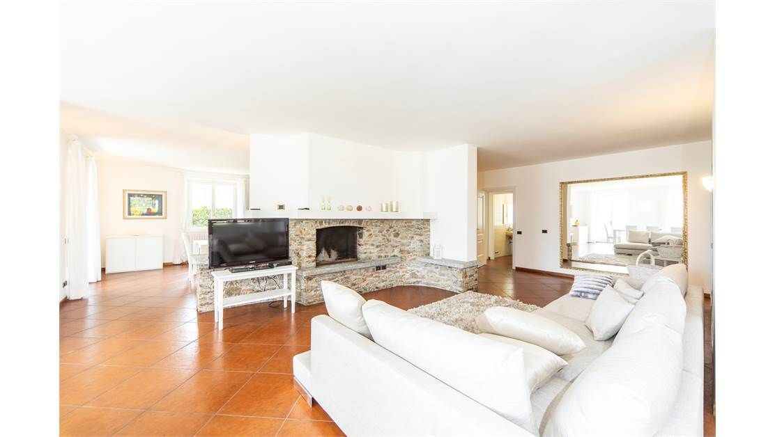 Вилла у озера Комо, Италия, 250 м² - фото 5