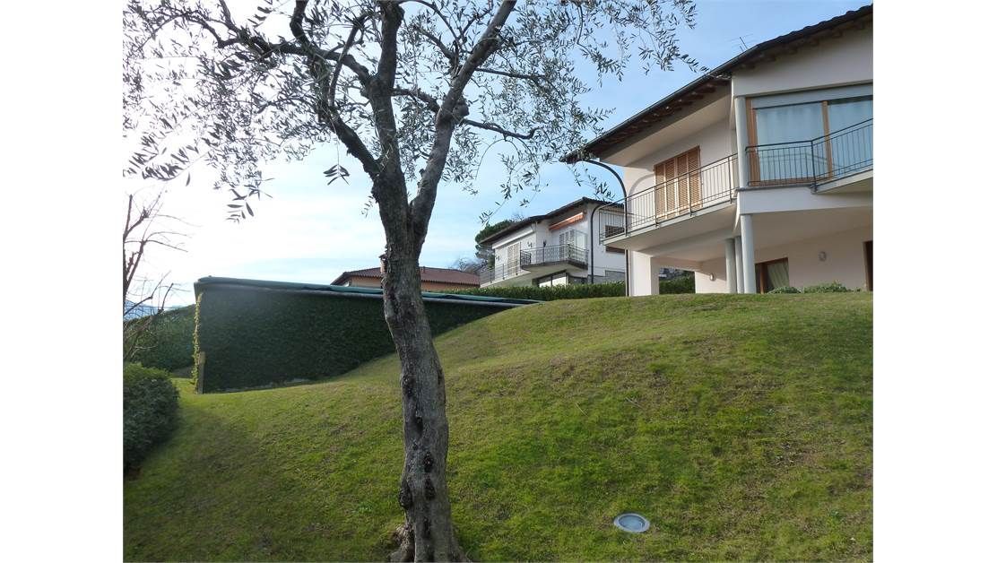 Вилла у озера Комо, Италия, 200 м² - фото 2