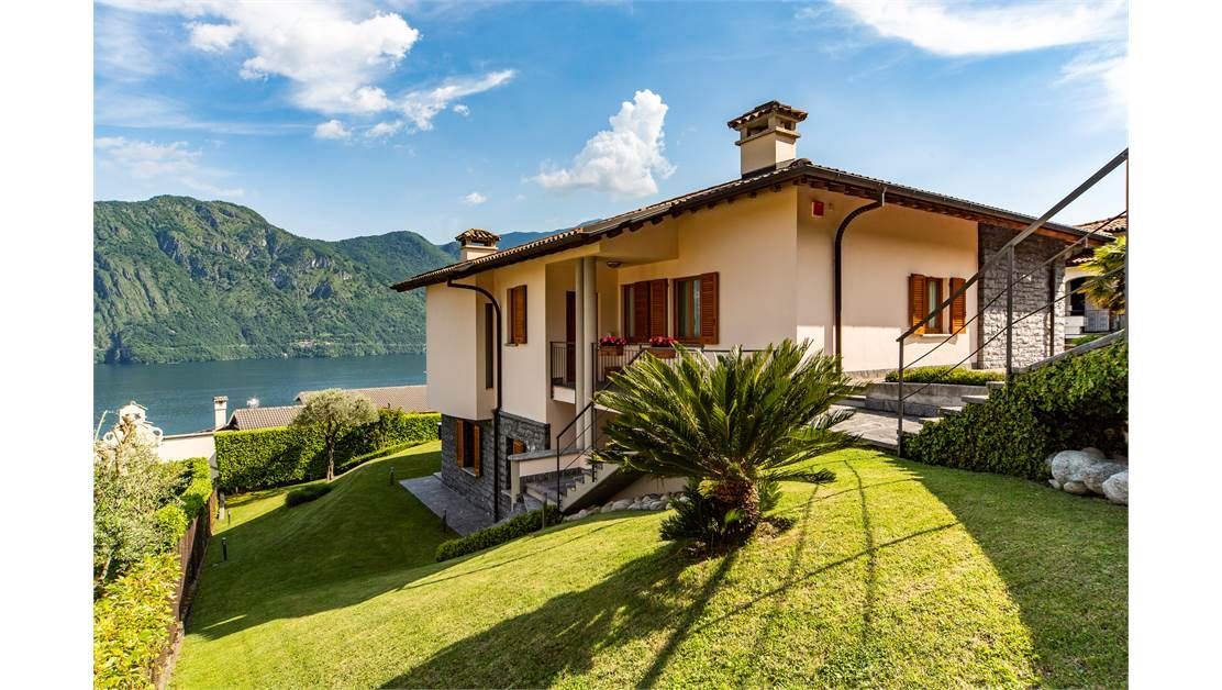 Вилла у озера Комо, Италия, 200 м² - фото 12