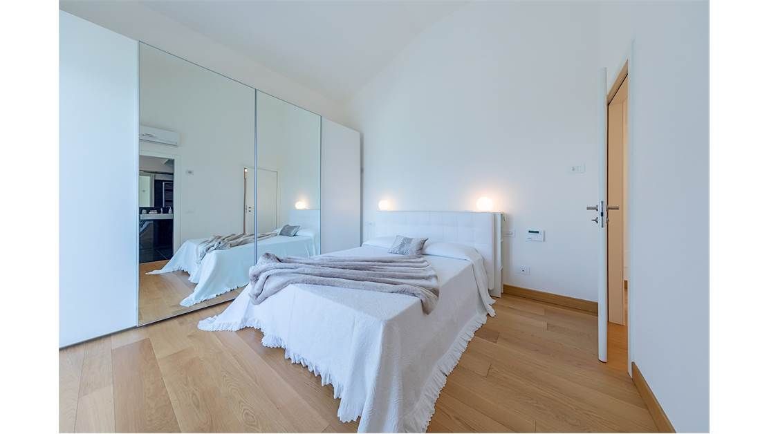 Вилла у озера Комо, Италия, 300 м² - фото 12