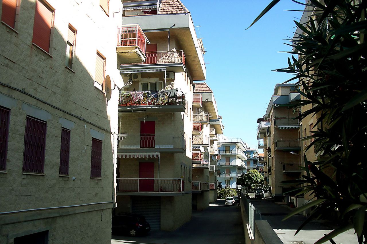 Апартаменты в Скалее, Италия, 55 м2 - фото 1