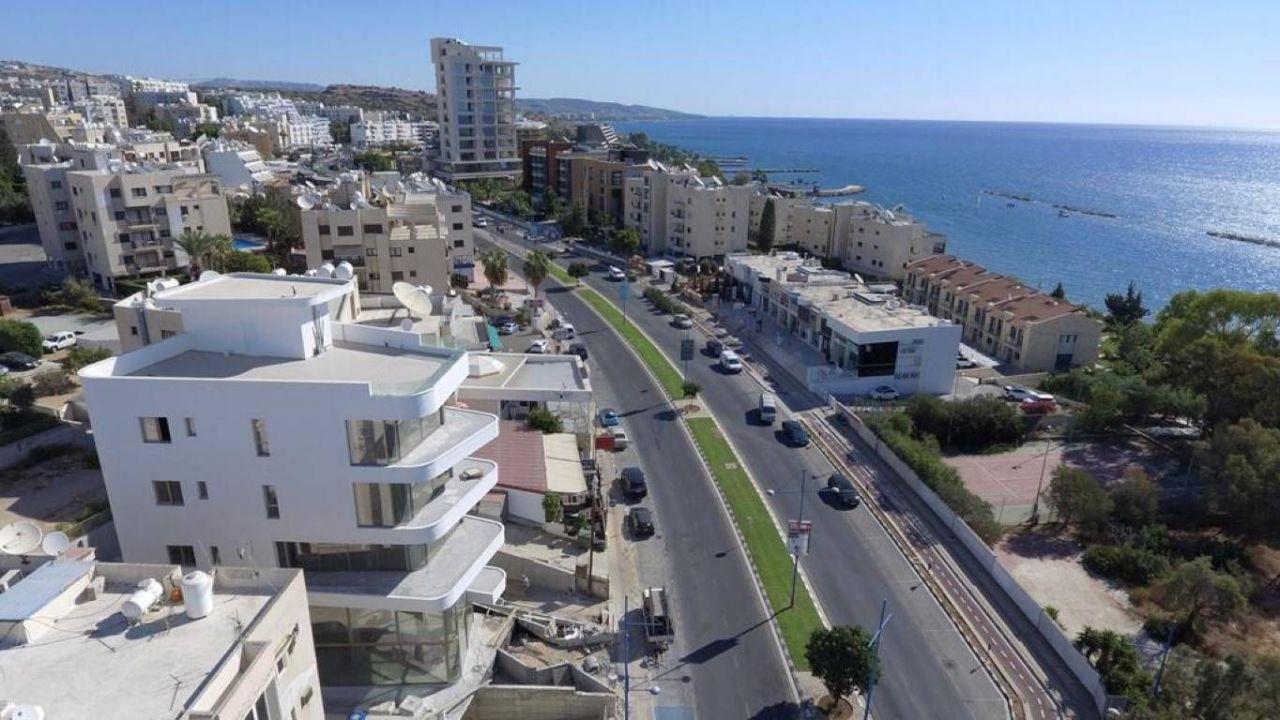 Коммерческая недвижимость в Лимасоле, Кипр - фото 1