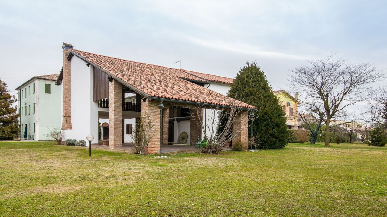 Дом в Падуе, Италия, 180 м2 - фото 1