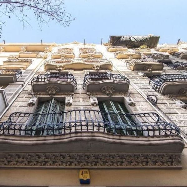 Коммерческая недвижимость в Барселоне, Испания, 705 м2 - фото 1