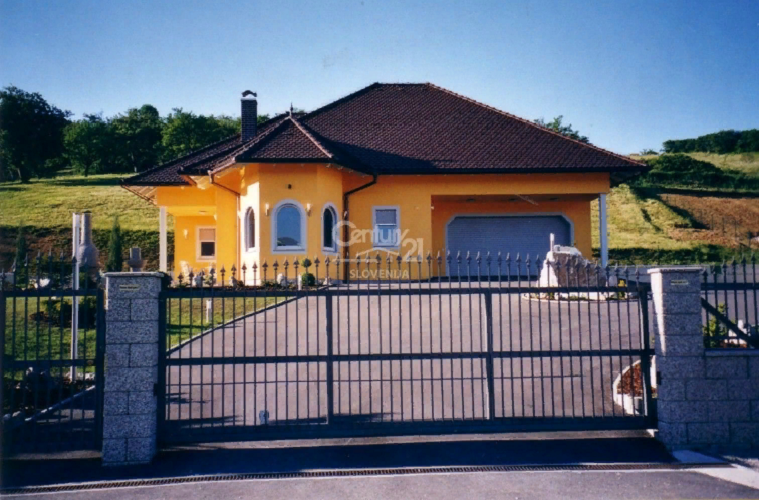 Дом в Згорне Кунготе, Словения, 271 м2 - фото 1