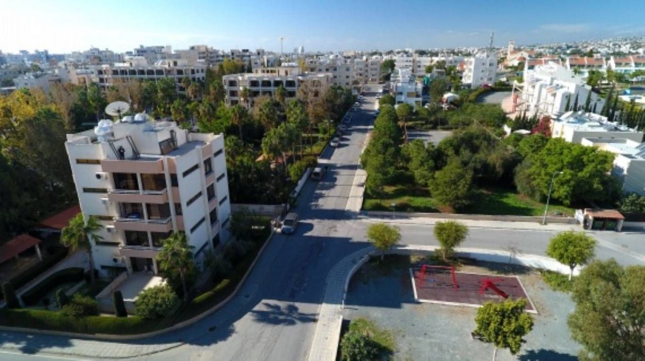 Коммерческая недвижимость в Лимасоле, Кипр, 690 м2 - фото 1