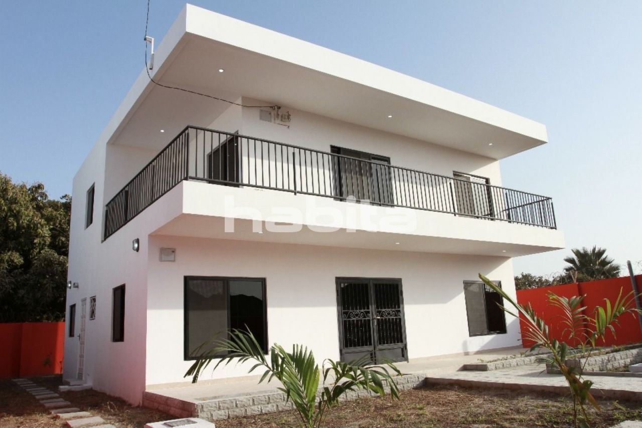 Дом Kerr Serign, Гамбия, 250 м2 - фото 1