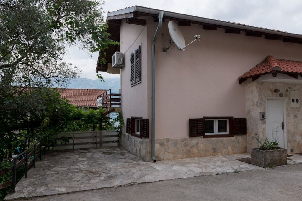 Дом в Прчани, Черногория, 68 м2 - фото 1