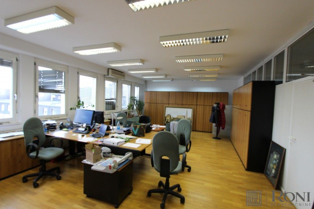 Офис в Любляне, Словения, 93 м2 - фото 1