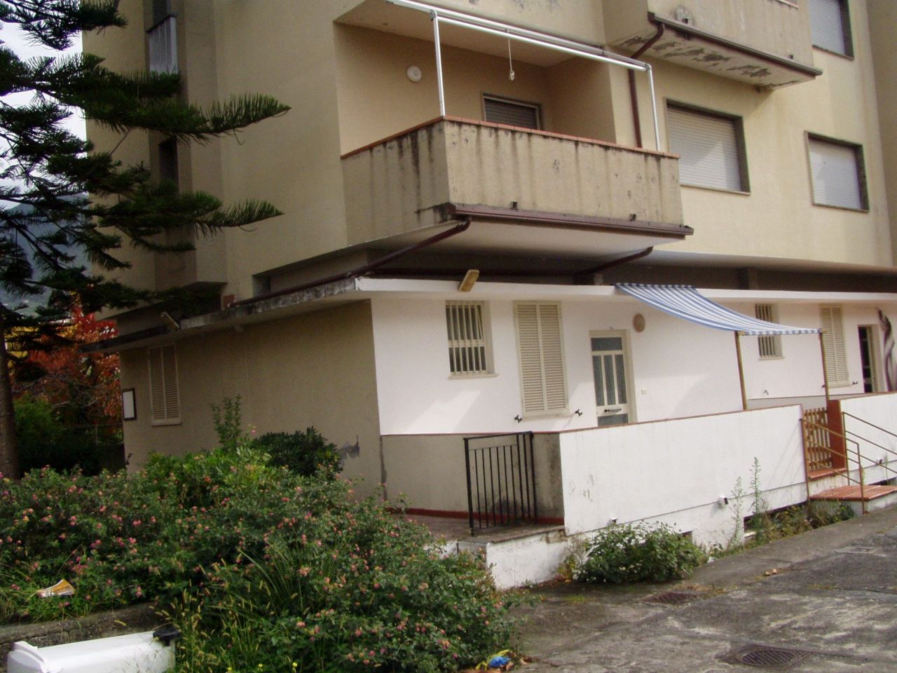 Апартаменты в Прая-а-Маре, Италия, 65 м2 - фото 1
