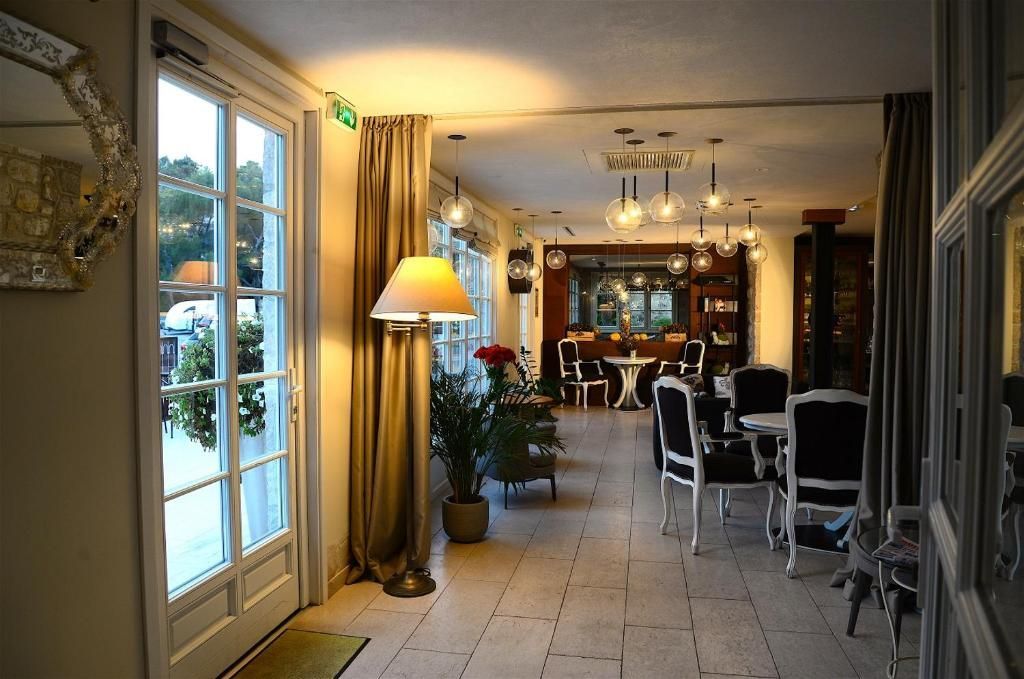 Отель, гостиница в Эзе, Франция, 2 300 м2 - фото 1