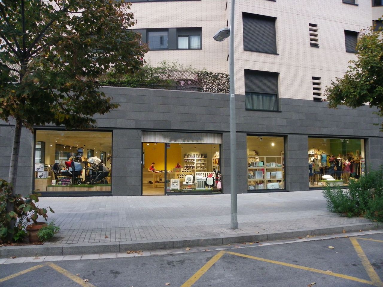 Магазин в Барселоне, Испания, 307 м2 - фото 1