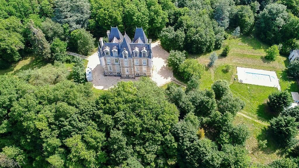 Замок в Пуату-Шаранта, Франция, 630 м2 - фото 1