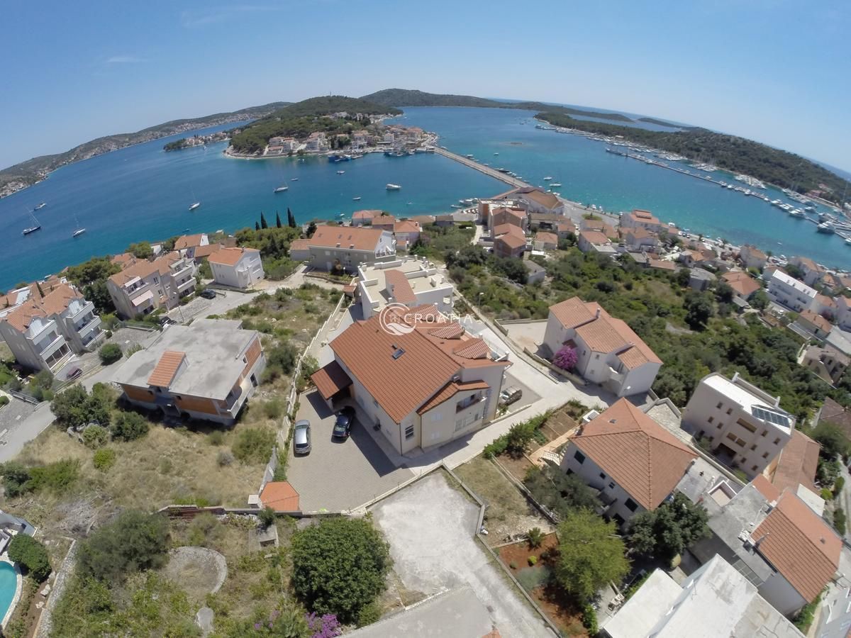 Коммерческая недвижимость в Рогознице, Хорватия - фото 1