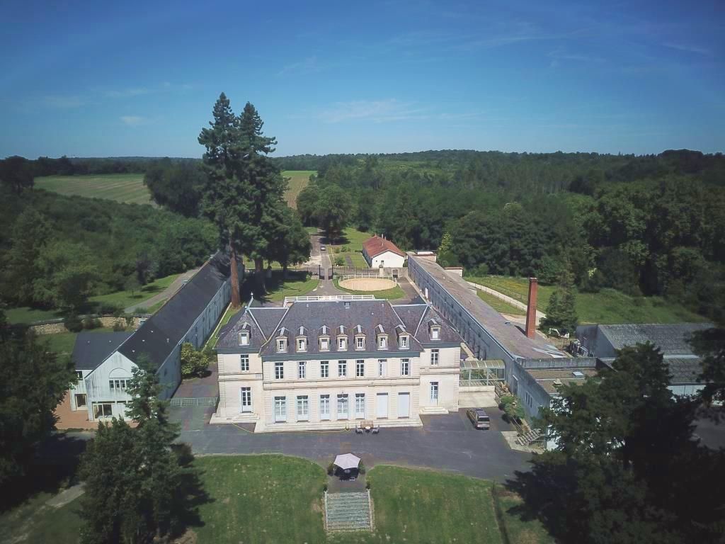 Замок в Шаранте, Франция, 2 950 м2 - фото 1