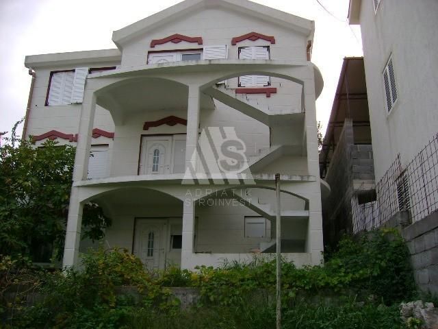 Дом в Крашичах, Черногория, 320 м2 - фото 1