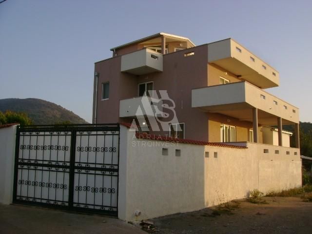 Дом в Утехе, Черногория, 250 м2 - фото 1