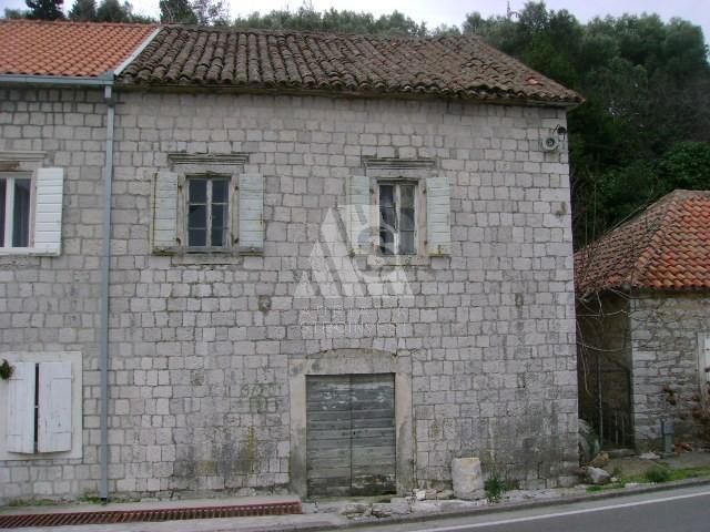 Дом в Каменари, Черногория, 200 м2 - фото 1