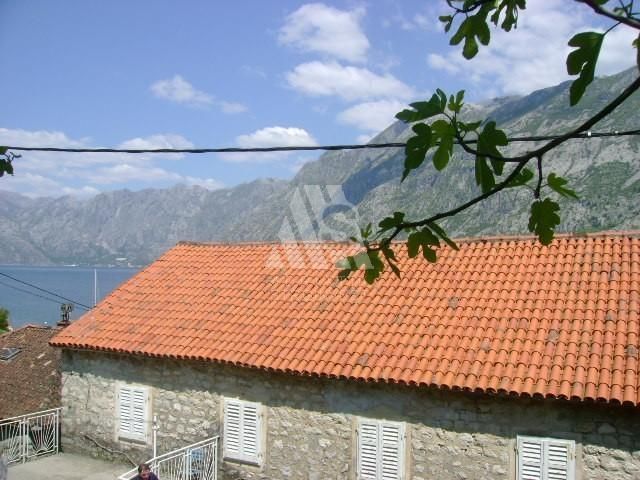 Дом в Доброте, Черногория, 300 м2 - фото 1