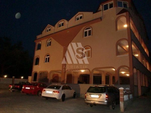 Отель, гостиница в Добра Воде, Черногория, 1 000 м2 - фото 1
