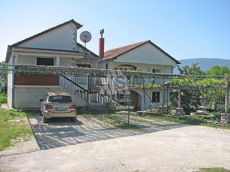 Дом в Биеле, Черногория, 400 м2 - фото 1