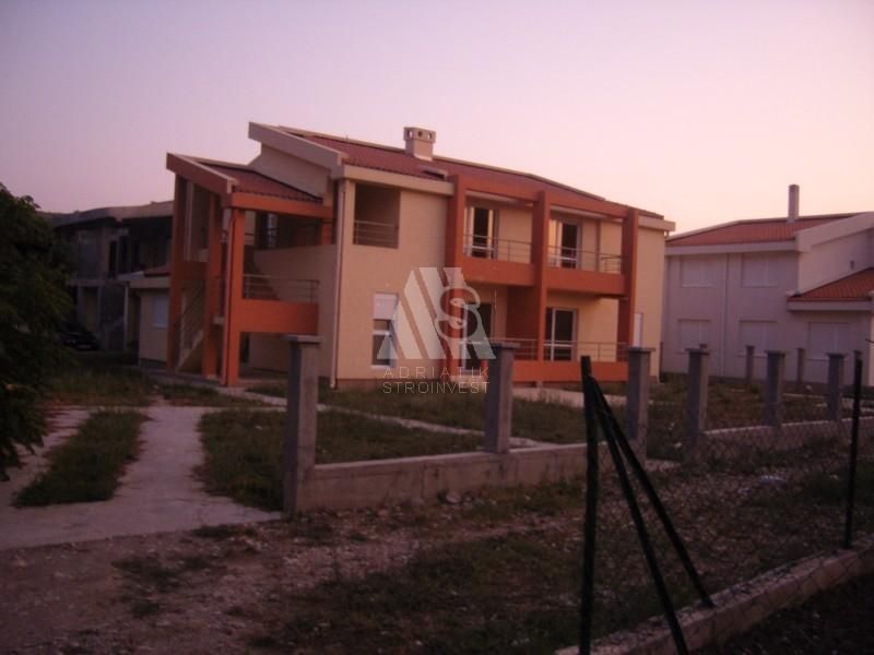 Дом в Баре, Черногория, 270 м2 - фото 1