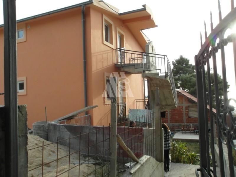 Дом в Баре, Черногория, 300 м2 - фото 1