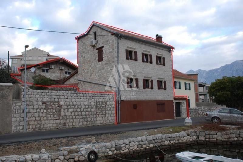 Дом в Прчани, Черногория, 260 м2 - фото 1