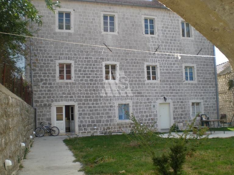 Дом в Рисане, Черногория, 300 м2 - фото 1
