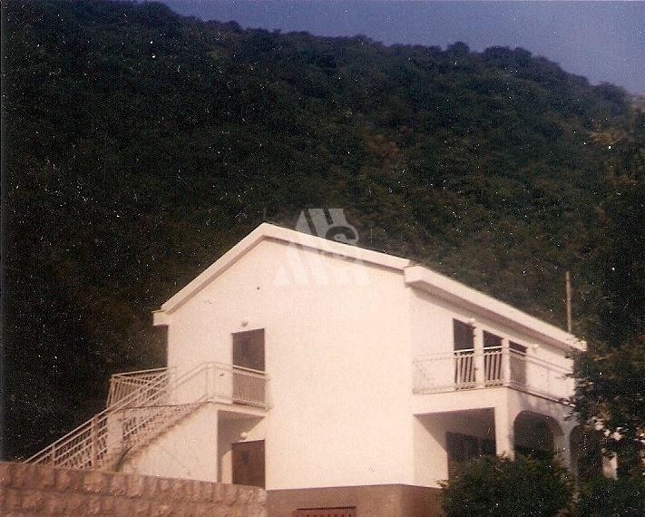 Дом в Петроваце, Черногория, 266 м2 - фото 1