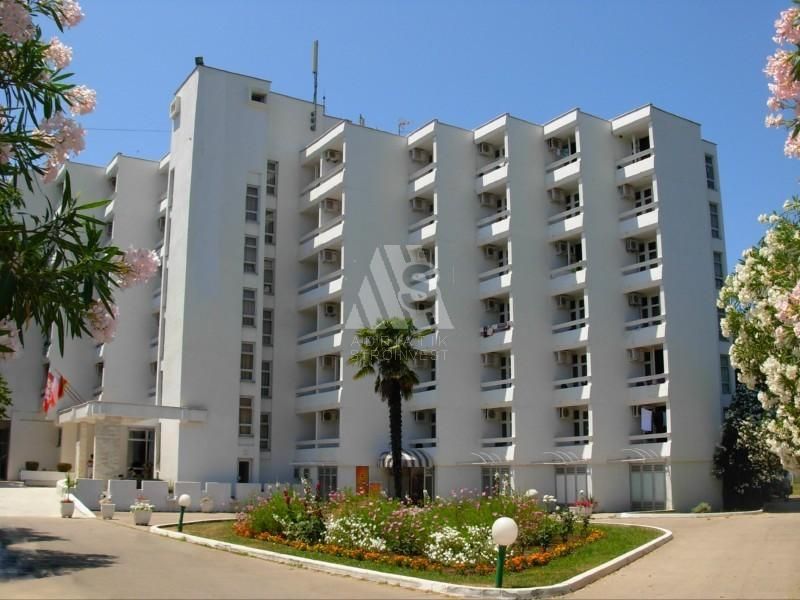 Отель, гостиница в Ада Бояна, Черногория, 6 528 м2 - фото 1