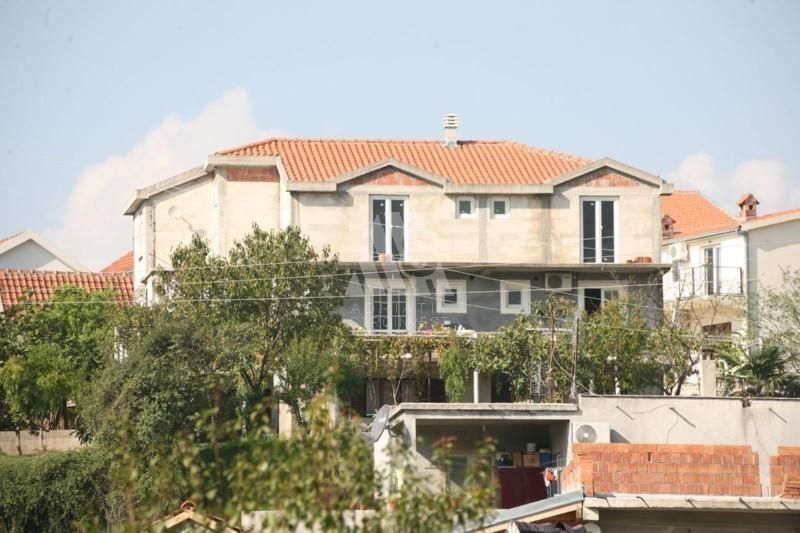 Дом в Тивате, Черногория, 350 м2 - фото 1