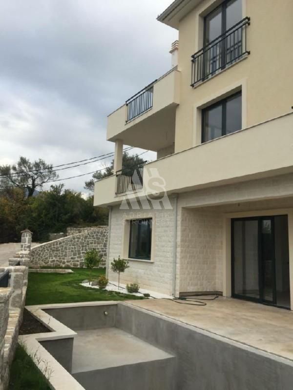 Вилла в Тивате, Черногория, 240 м² - фото 4