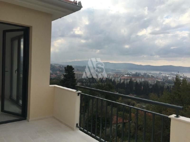 Вилла в Тивате, Черногория, 240 м² - фото 5