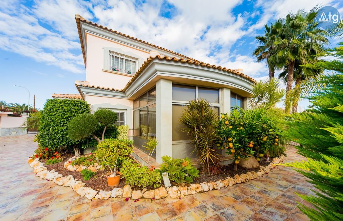 Дом в Сьюдад-Кесада, Испания, 252 м² - фото 1