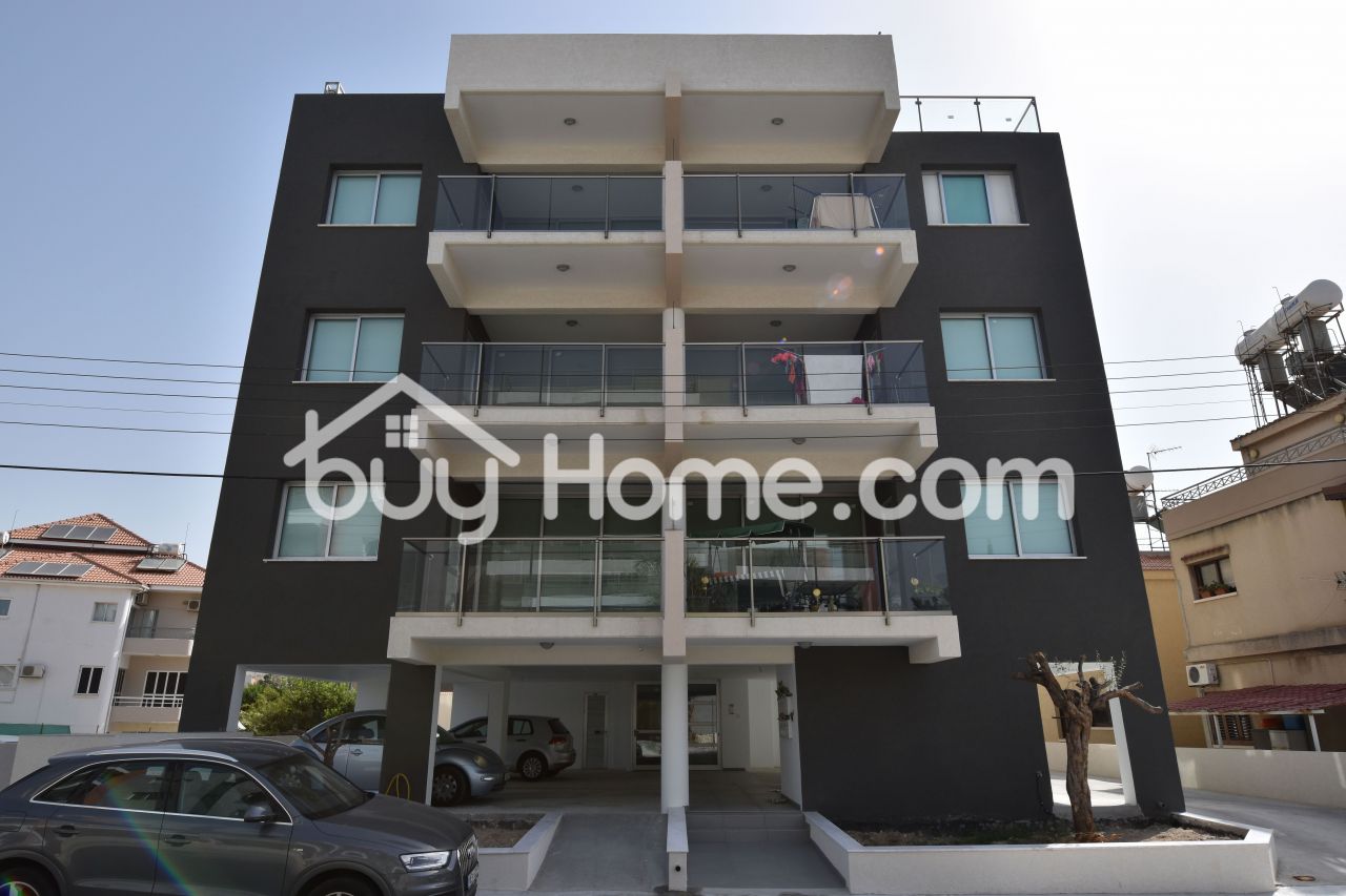 Коммерческая недвижимость в Лимасоле, Кипр, 1 243 м2 - фото 1