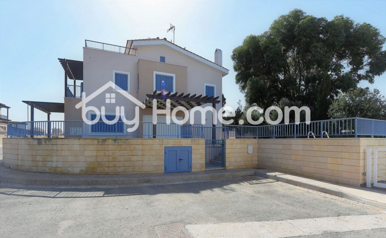 Дом в Фамагусте, Кипр, 219 м2 - фото 1