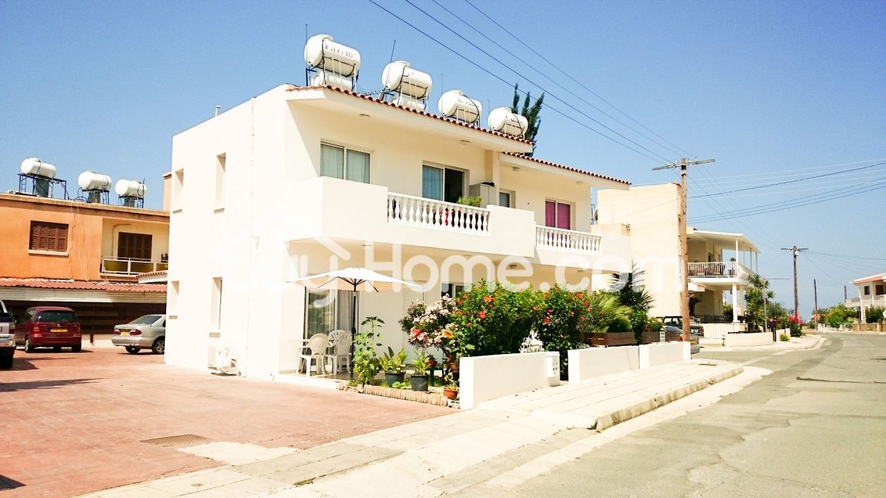 Дом в Пафосе, Кипр, 350 м2 - фото 1