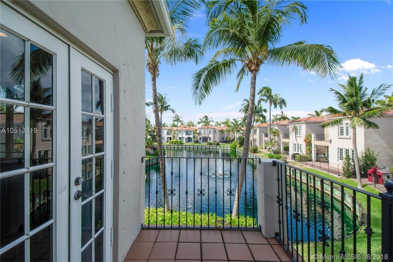 Дом в Майами, США, 300 м² - фото 2